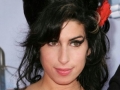 Amy Winehouse: 3,2 milhões mais rica. amy chamada